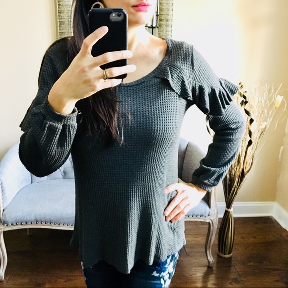 ✨NEW✨Adorable Ruffle Top - Picture 7 of 7